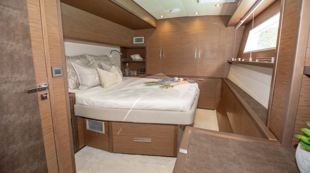 Queen Bed Guest Cabin on Akasha